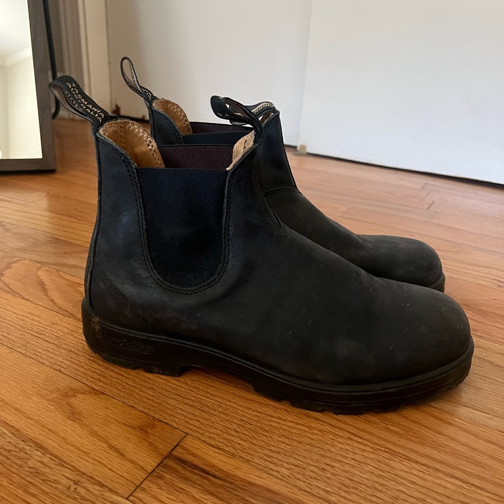 Black leather blundstone boots